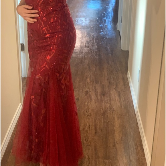 Fishtail sequin and embroidered evening dress - Picture 2 of 3